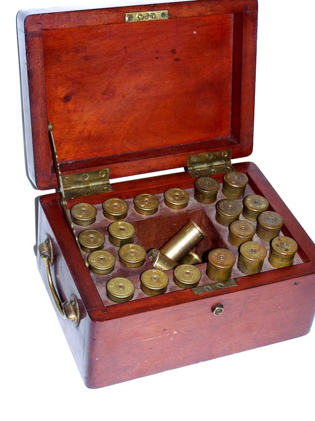 An 8 Gauge Bronze Yacht or Salute Cannon circa 1890 with original cartridge box — image 4